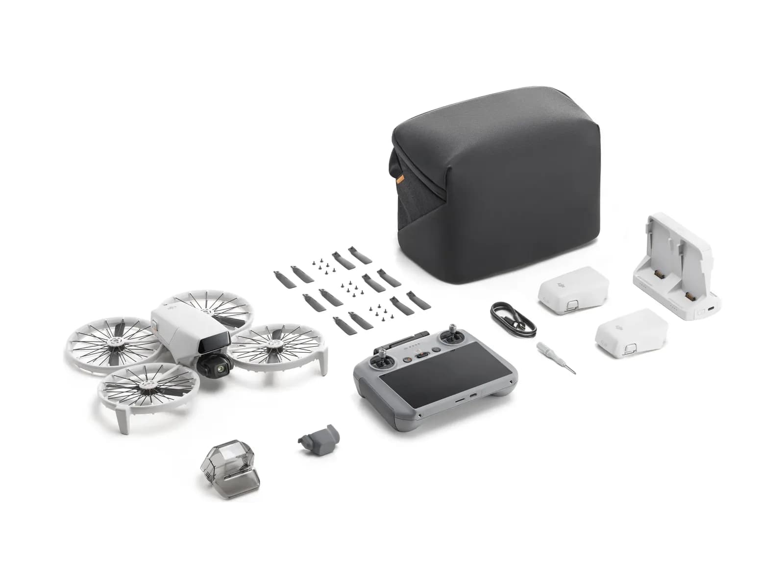 Contenu complet du pack DJI Flip Fly More Combo (RC 2) disposé à plat sur fond blanc